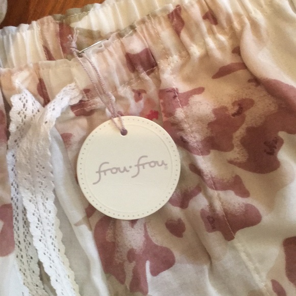 Frou-frou floral brand new pj set - Picture 2 of 3